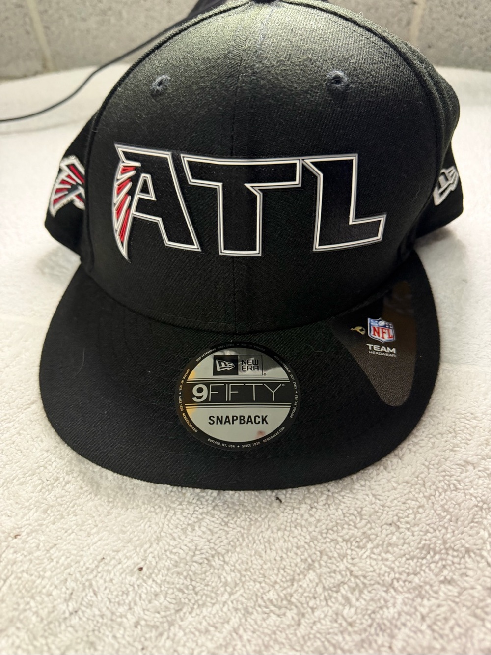 NFL New Era Black Snapback Hat with White & Red Accents